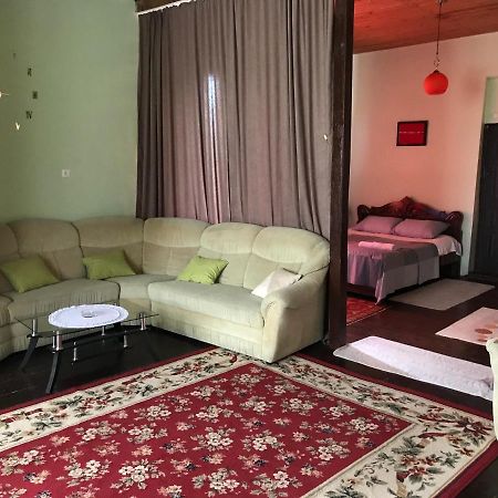Barsa Apartman Zestafoni Kültér fotó