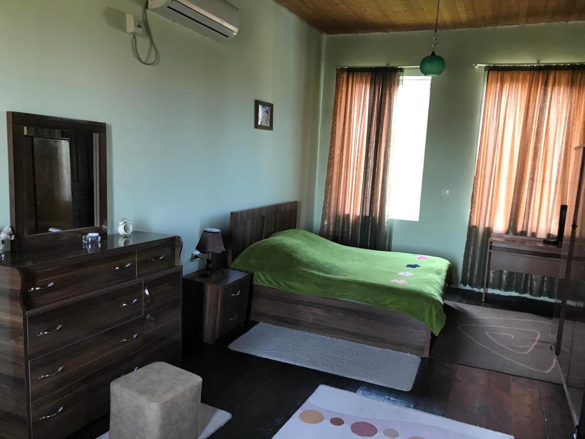 Barsa Apartman Zestafoni Kültér fotó
