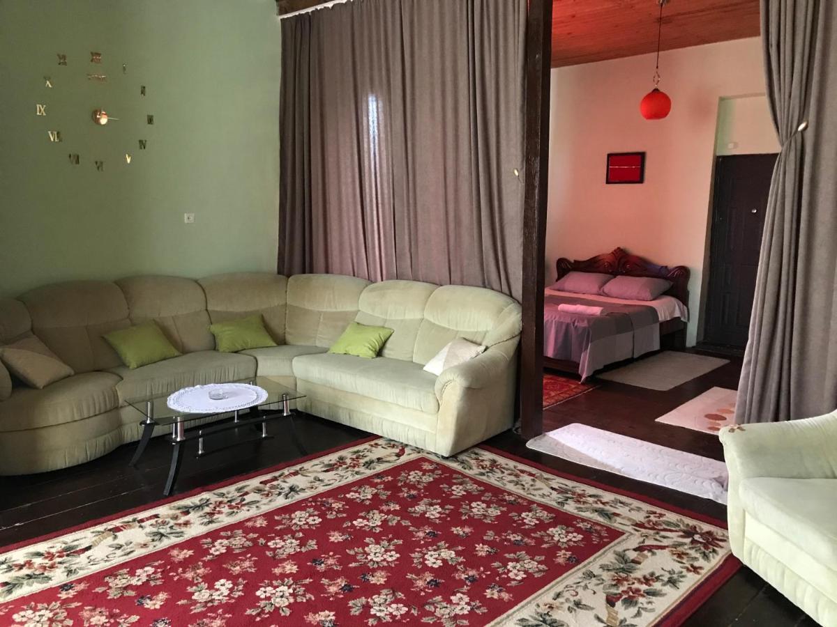 Barsa Apartman Zestafoni Kültér fotó